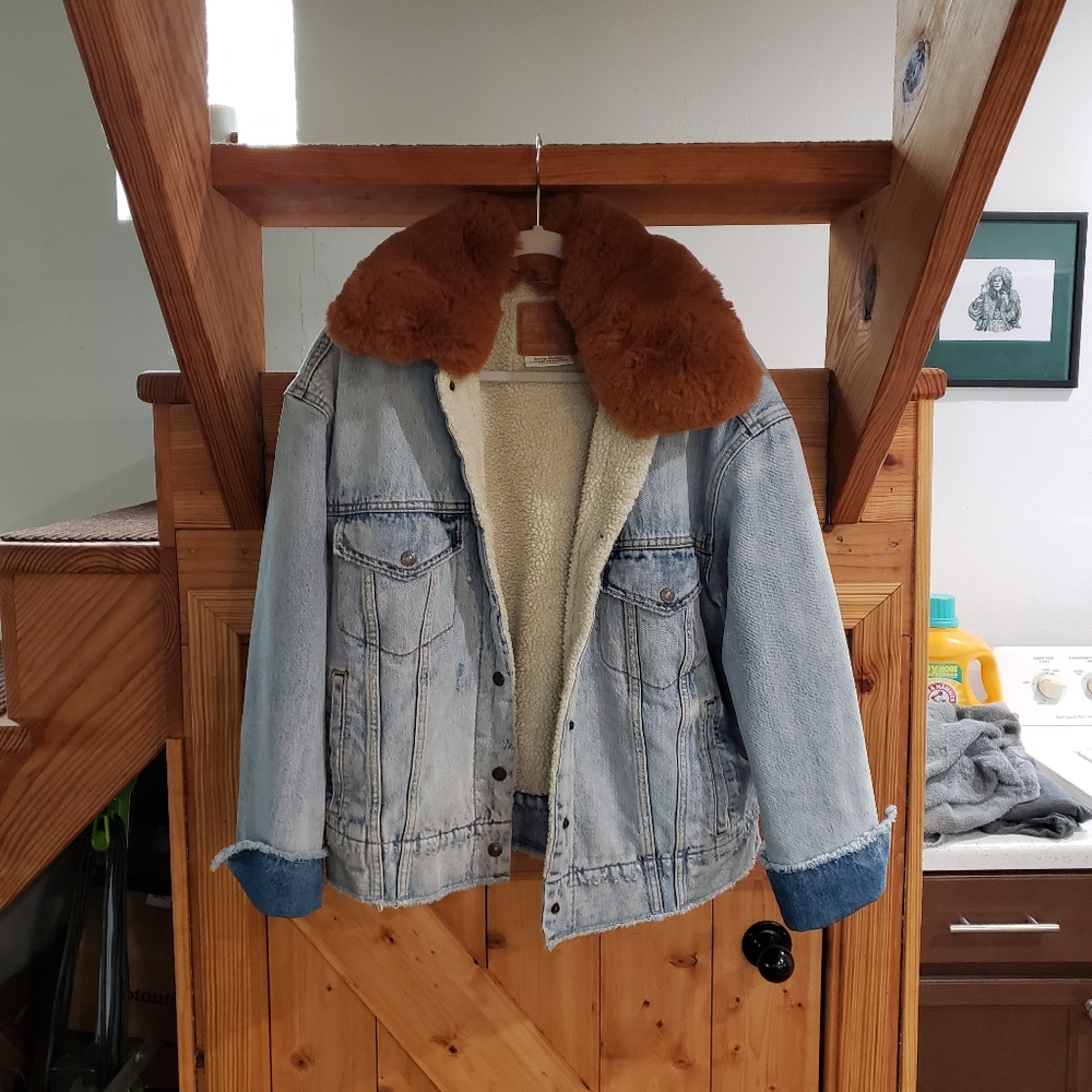 Levi's "Killing me softly" removable fur collar distressed sherpa jean jacket S - Picture 3 of 11